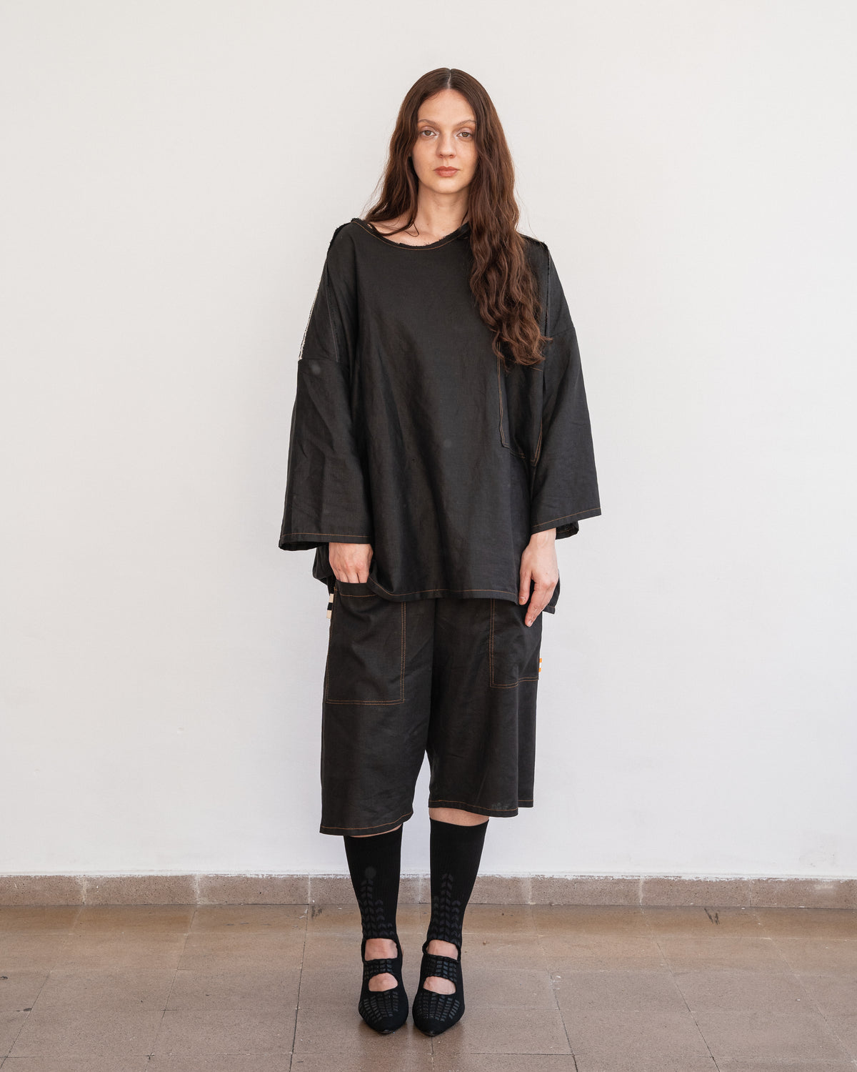 002/ Black Essential Oversized Tee