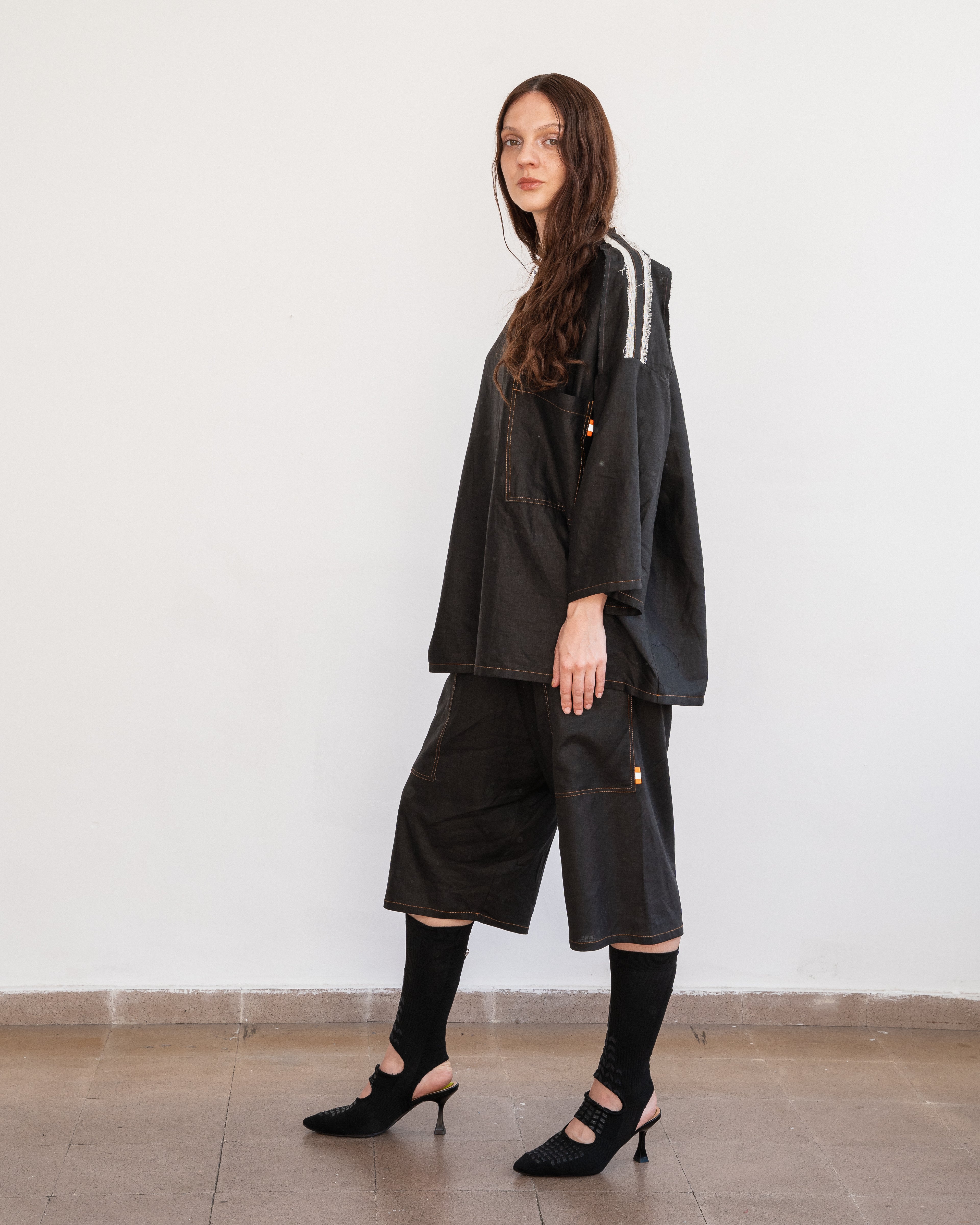 002/ Black Essential Oversized Tee