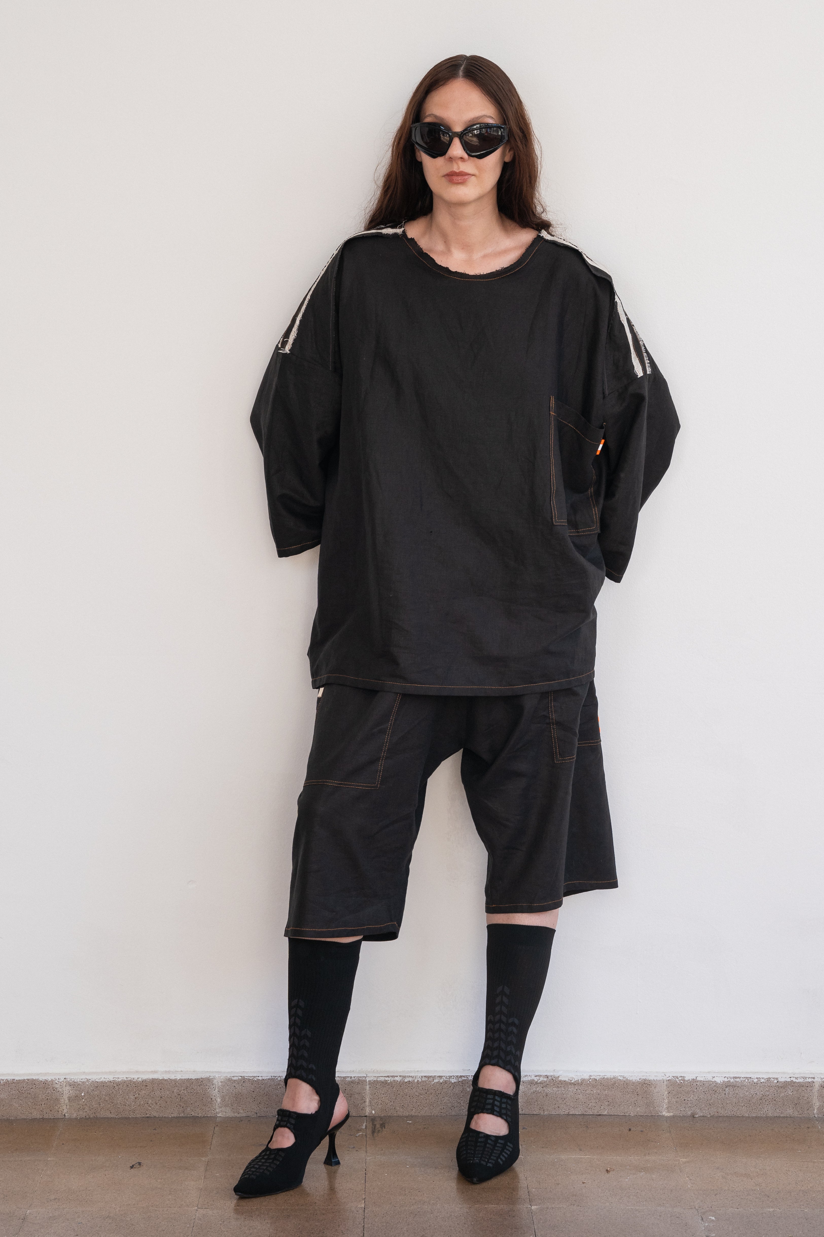 002/ Black Essential Oversized Tee