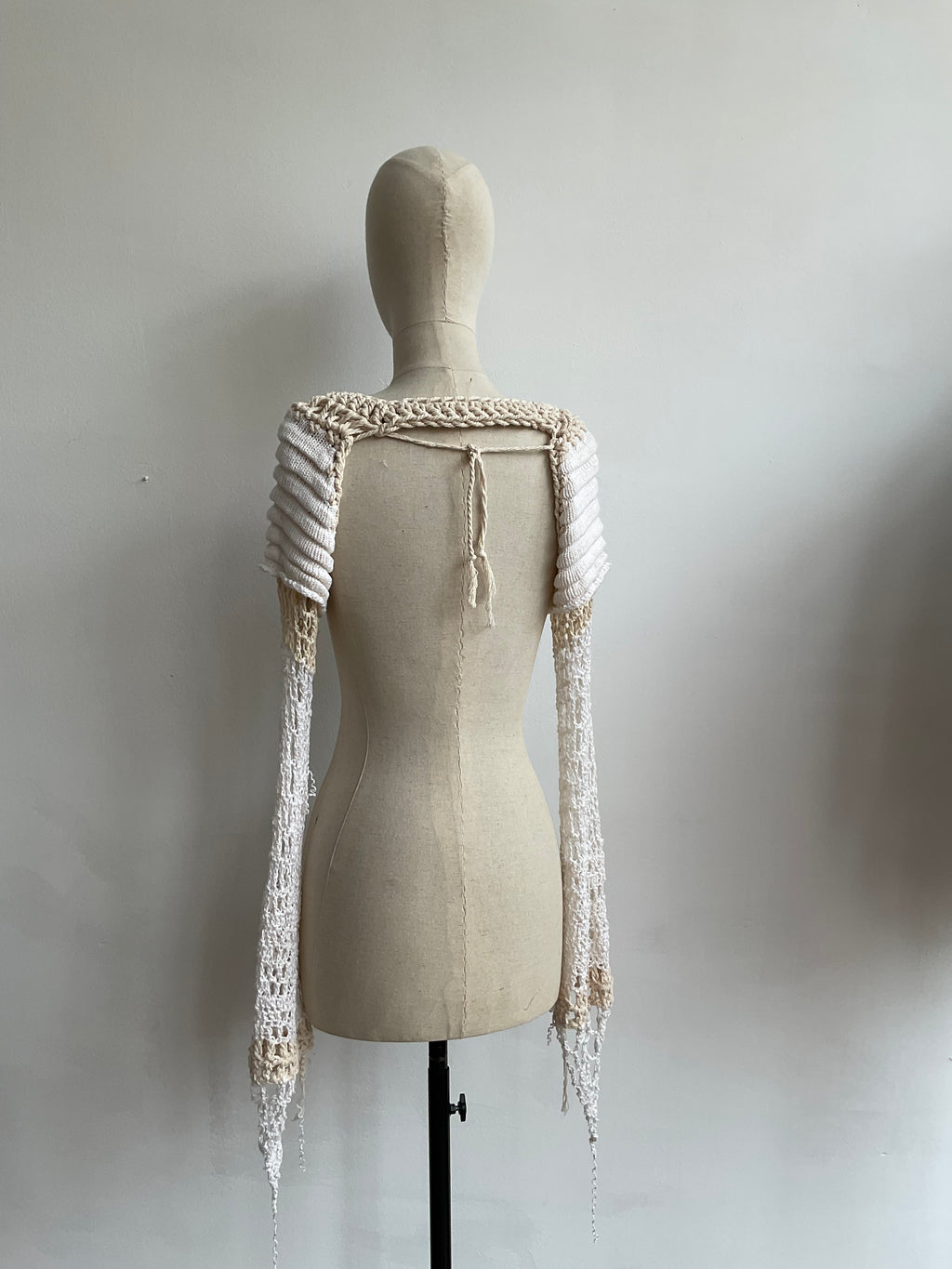 005 / Chispa Handcrafted Crochet Shoulder Piece 1